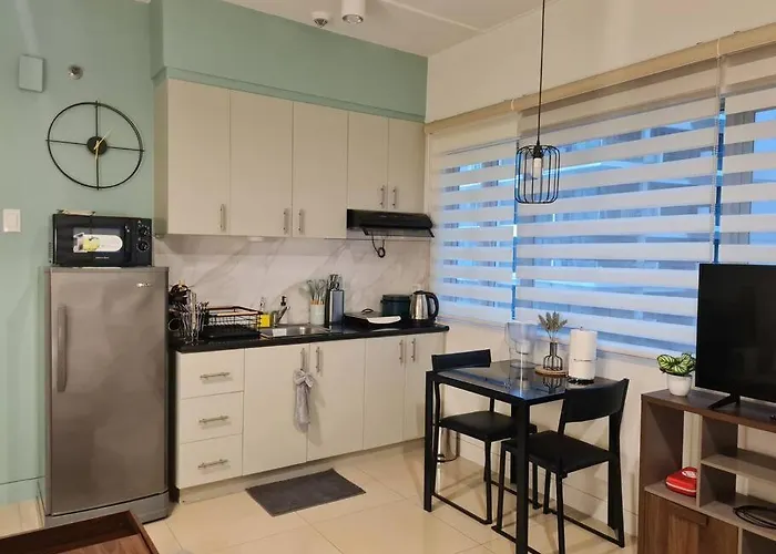 Cute Unit W/ Big Windows - B Morgan T1 Apartment *